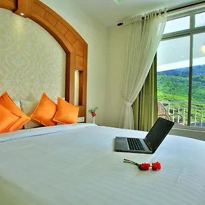 Monsoon Grande Hotel Munnar